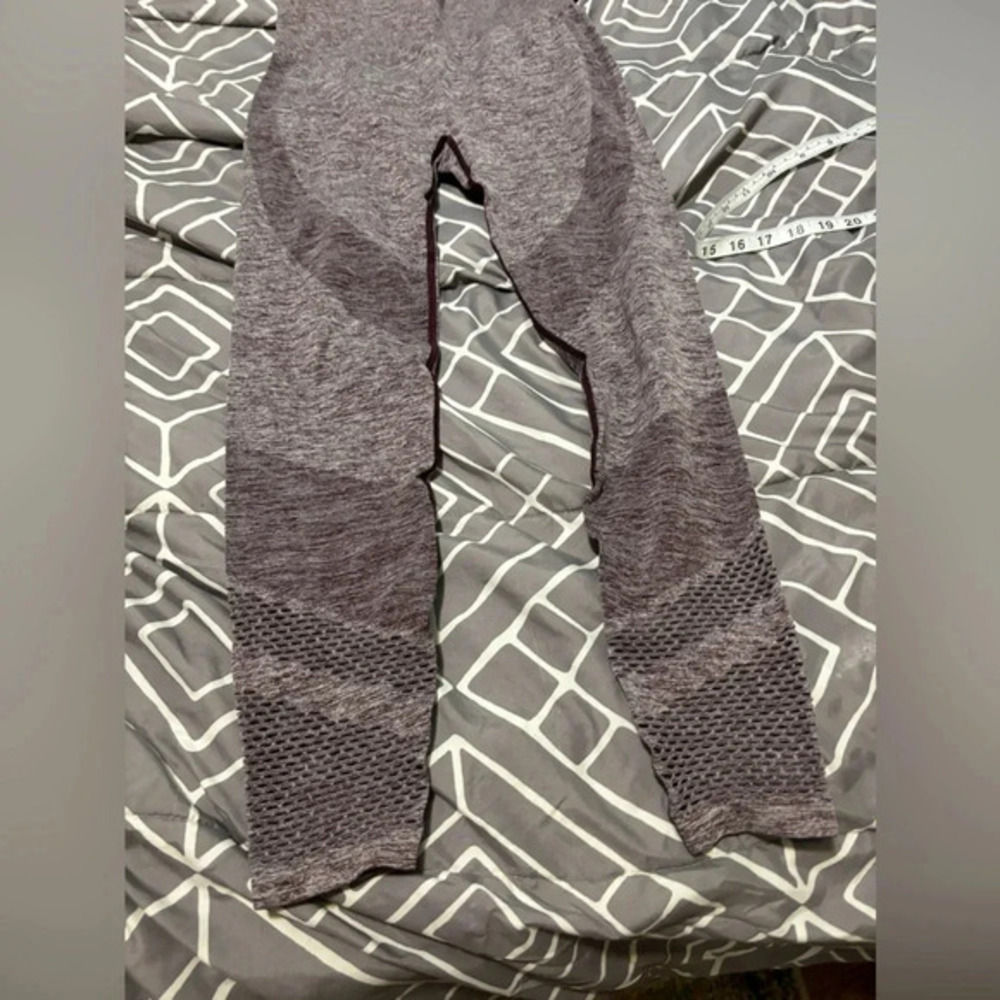 Victoria’s Secret Pink Seamless small gym pants lattace work on lower legs
